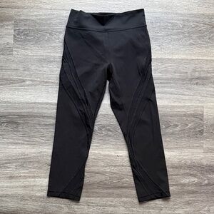 lululemon Black Capris Leggings 21” Mid rise Tights with sheer Panels Size 6